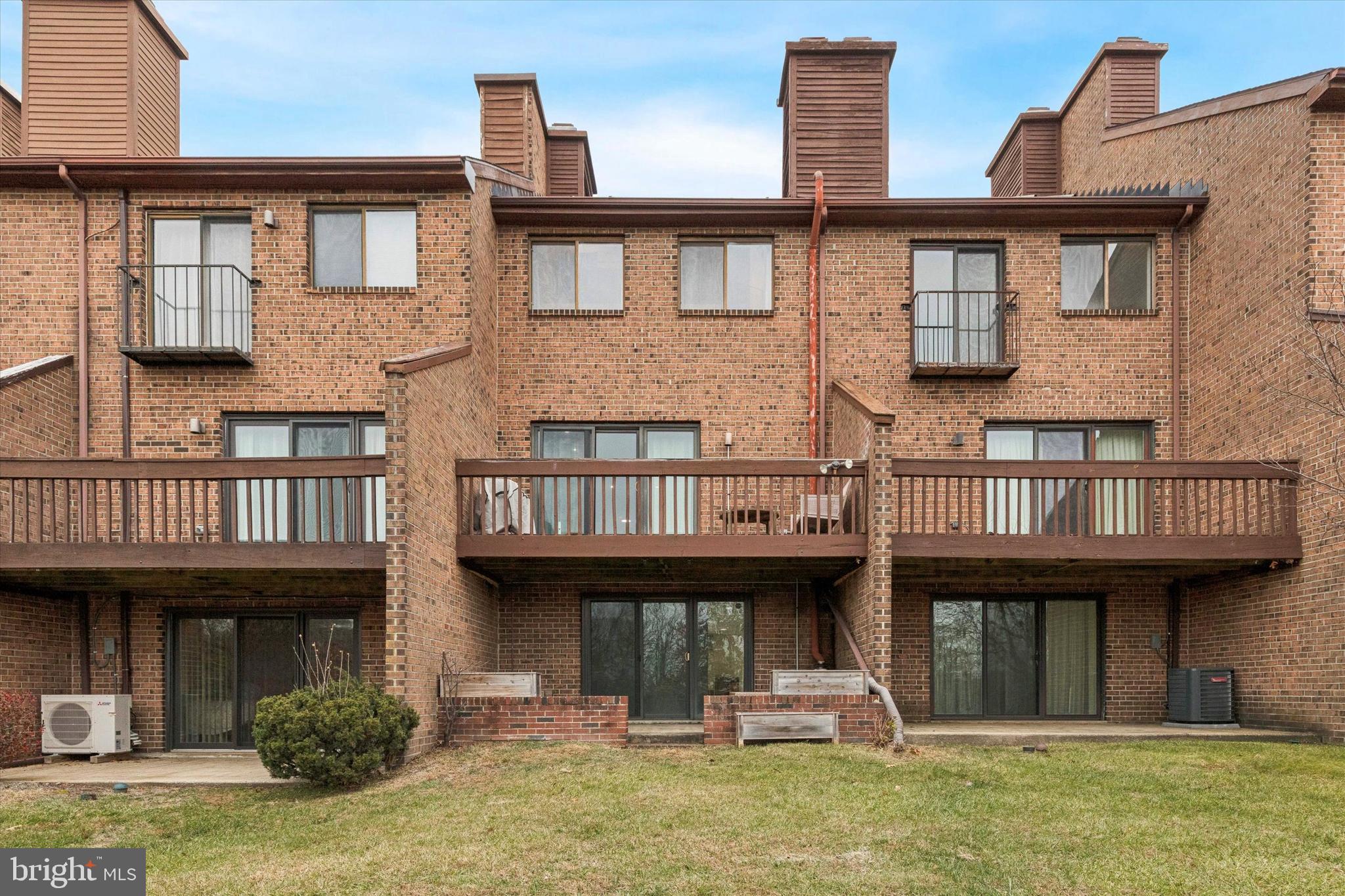 REBEL HILL - Residential