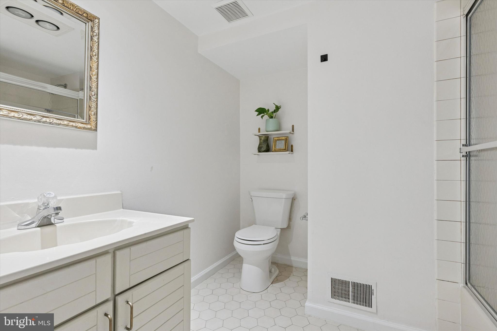 REBEL HILL - Residential