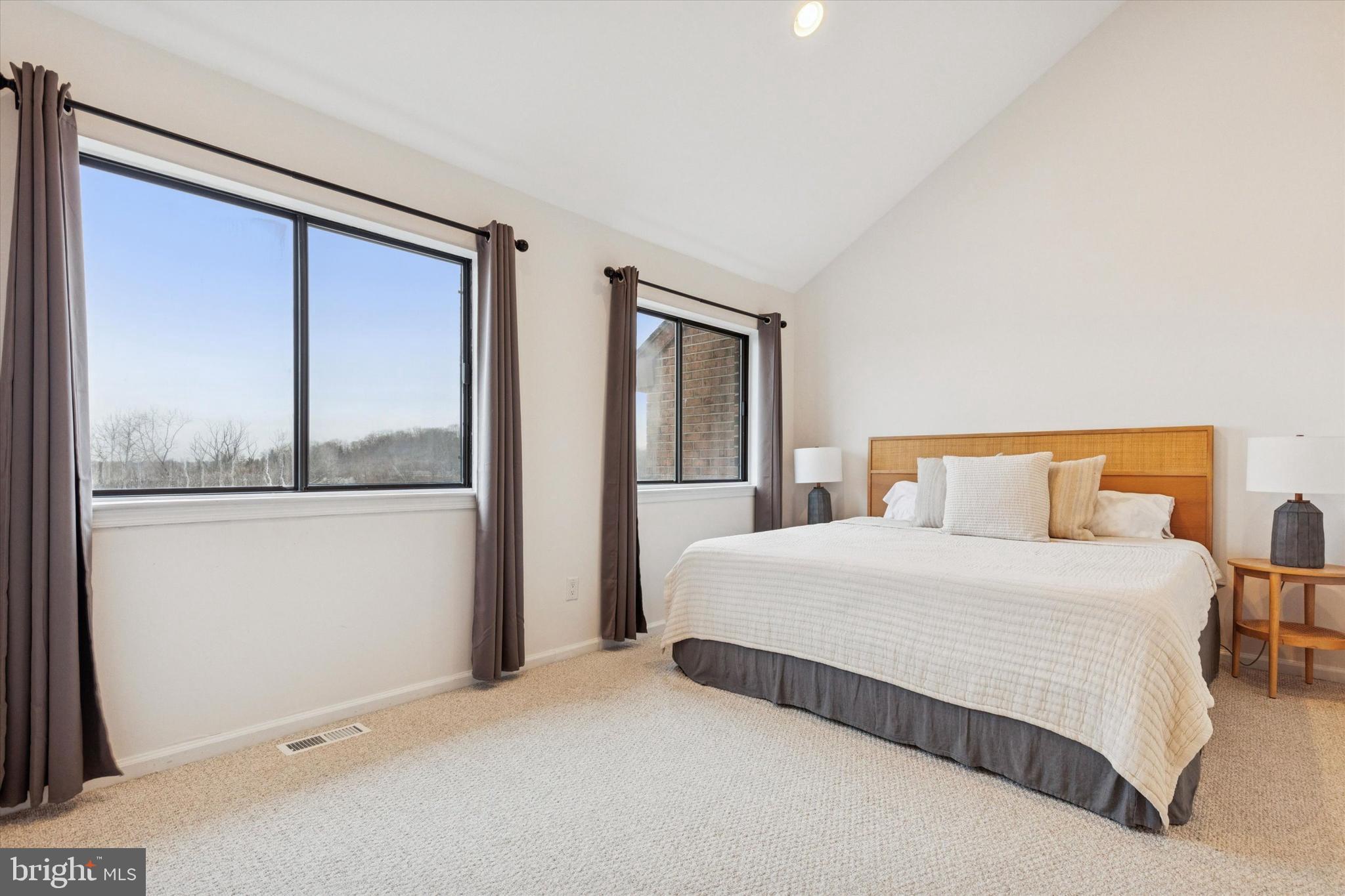 REBEL HILL - Residential