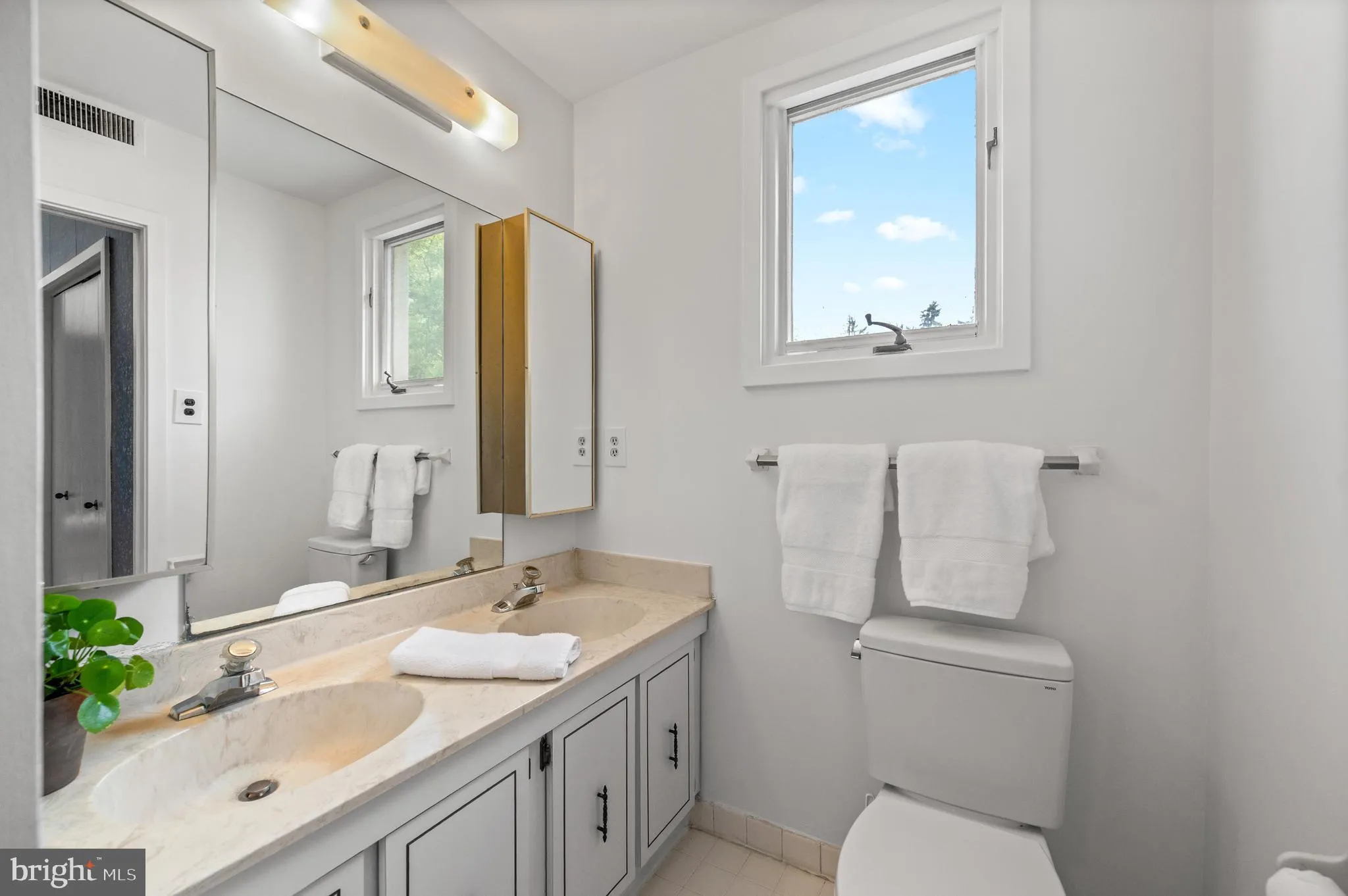 Devon, Pennsylvania 19333, United States, 3 Bedrooms Bedrooms, ,3 BathroomsBathrooms,Residential,Coming Soon,178619