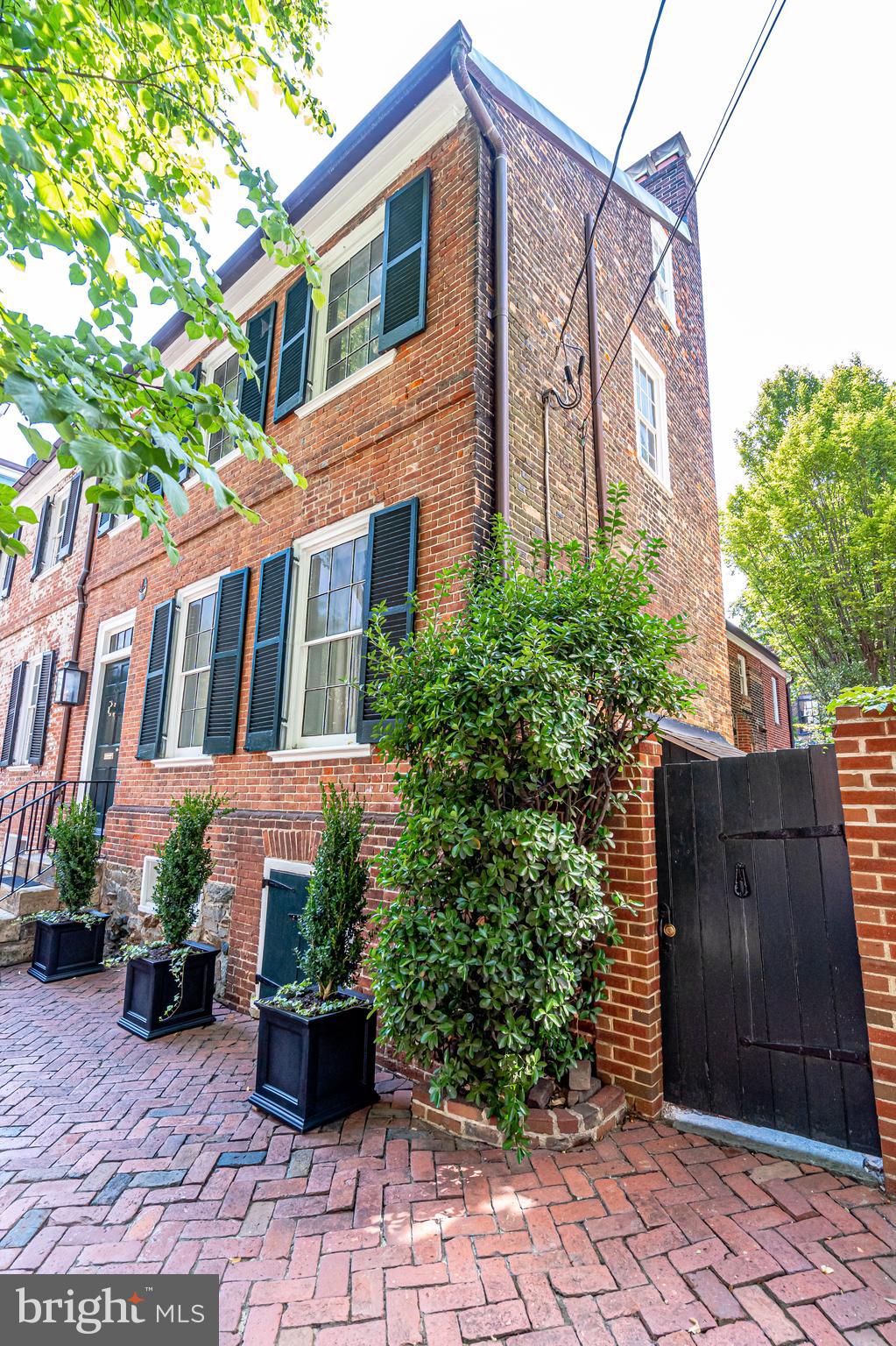 OLD TOWN ALEXANDRIA - Residential
