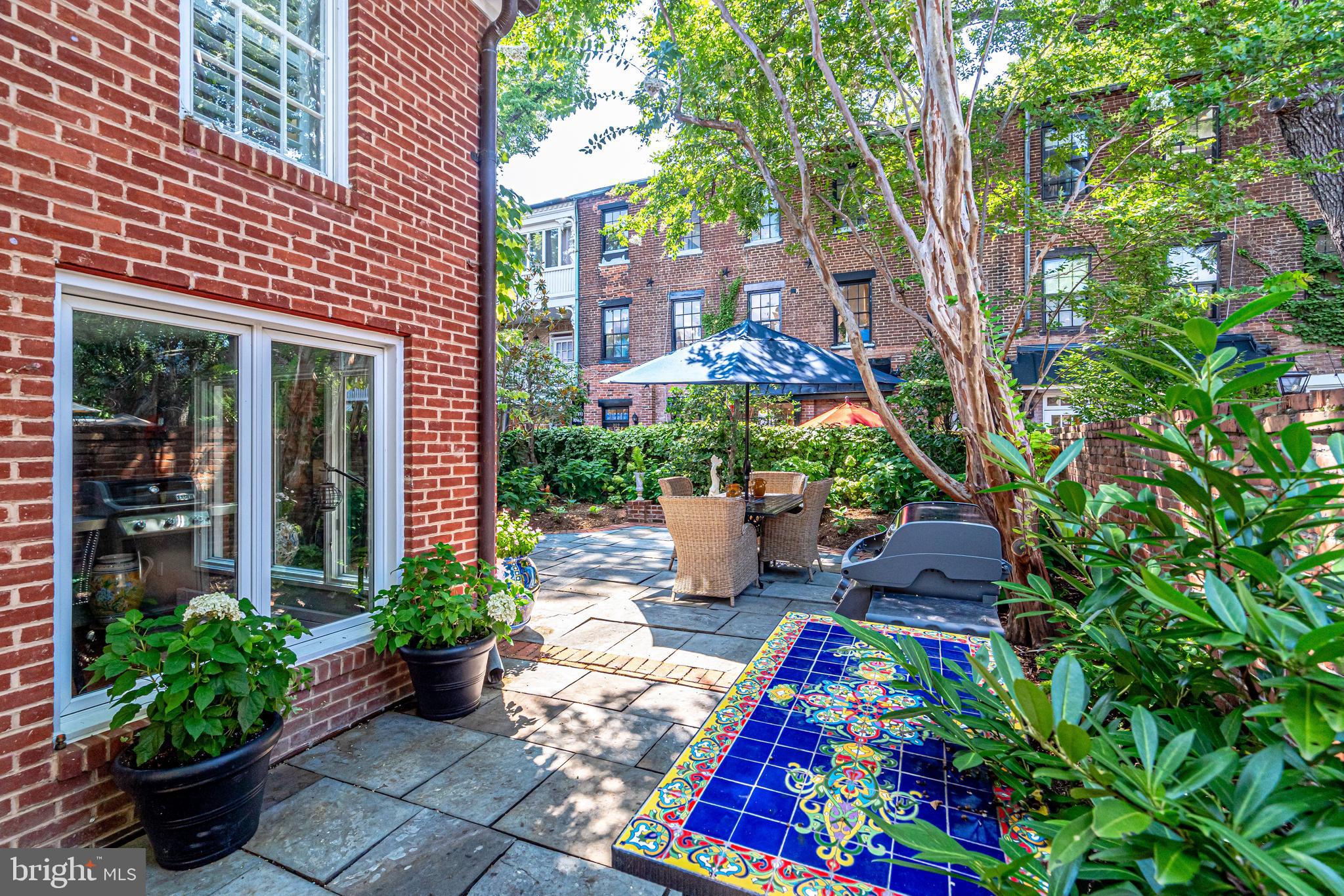 OLD TOWN ALEXANDRIA - Residential