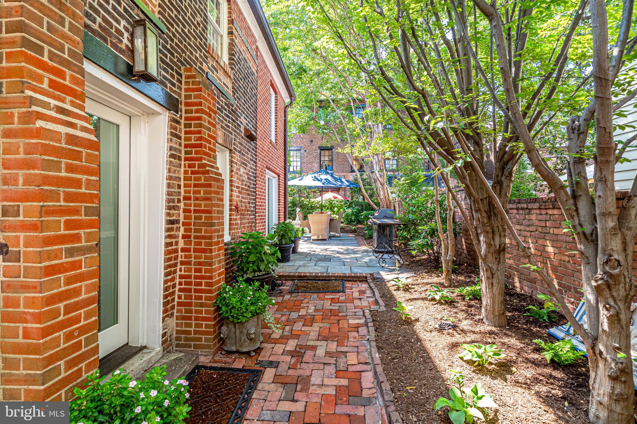 OLD TOWN ALEXANDRIA - Residential
