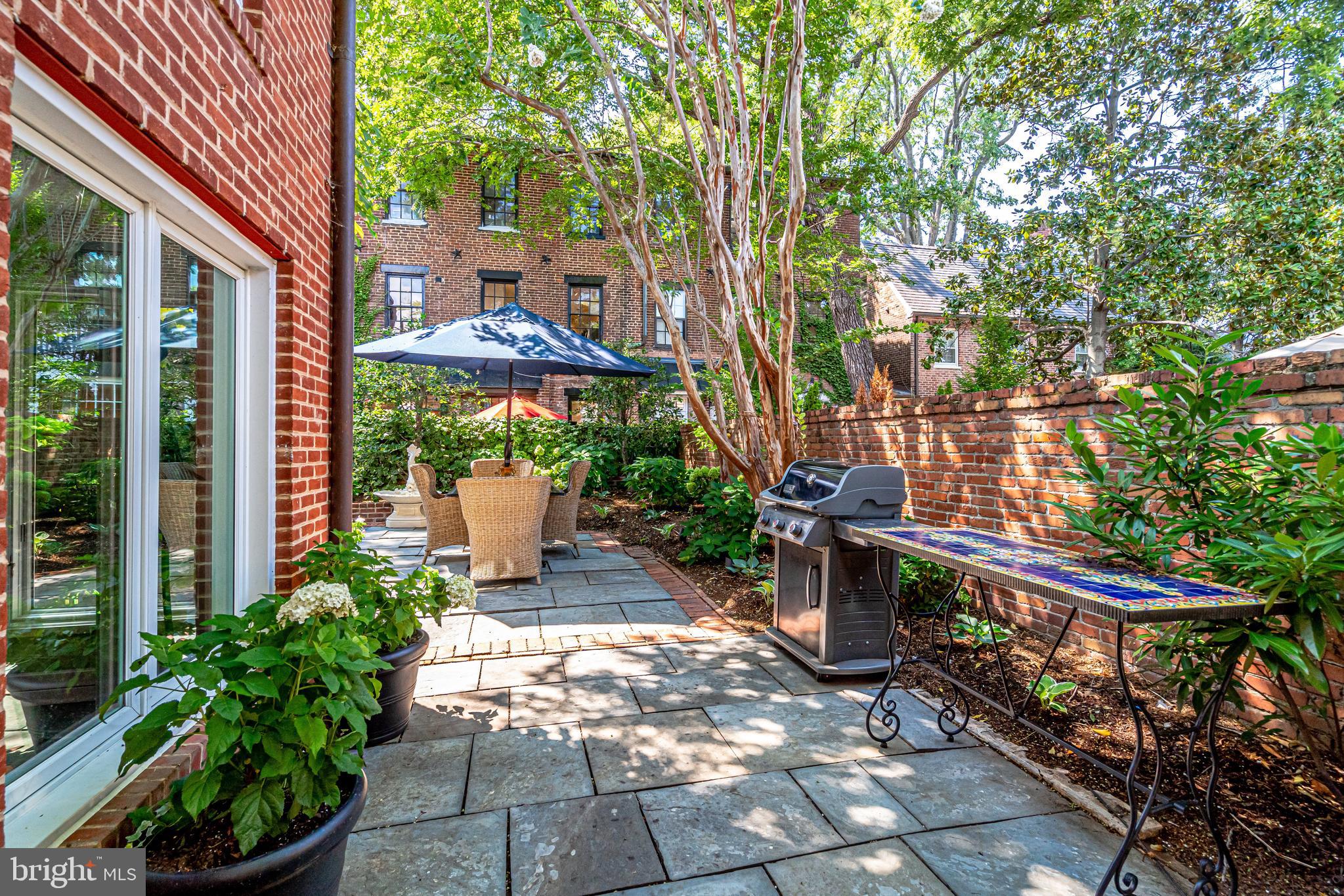 OLD TOWN ALEXANDRIA - Residential