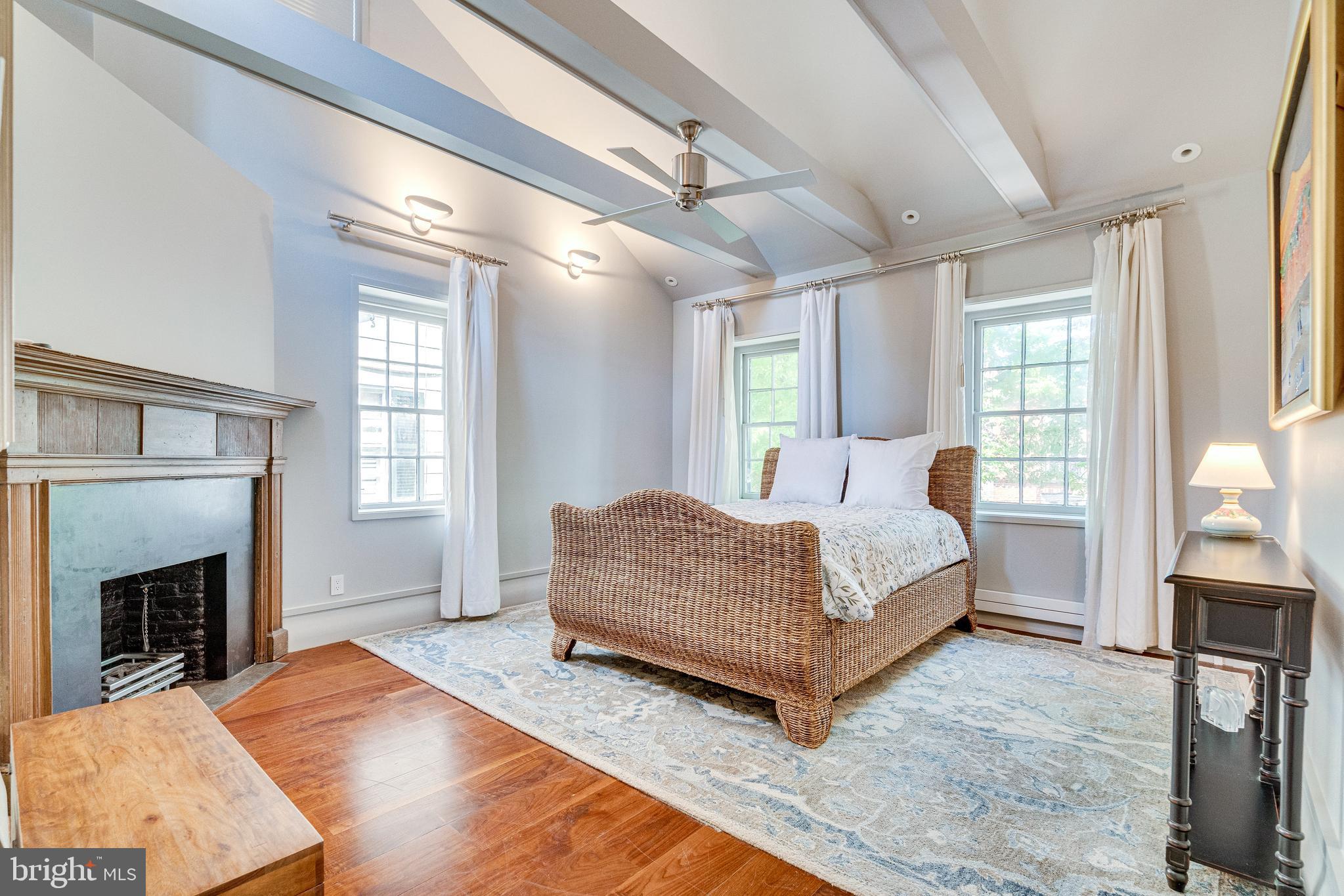 OLD TOWN ALEXANDRIA - Residential