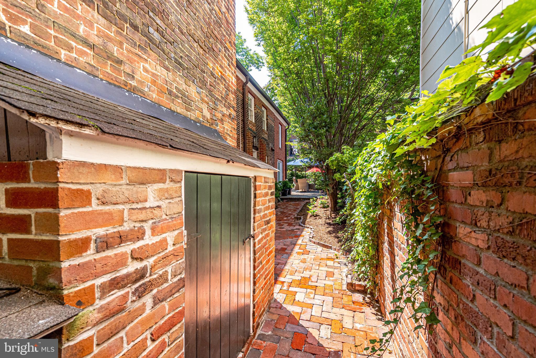 OLD TOWN ALEXANDRIA - Residential