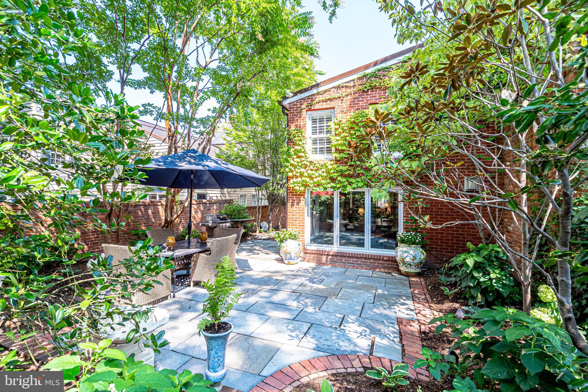 OLD TOWN ALEXANDRIA - Residential