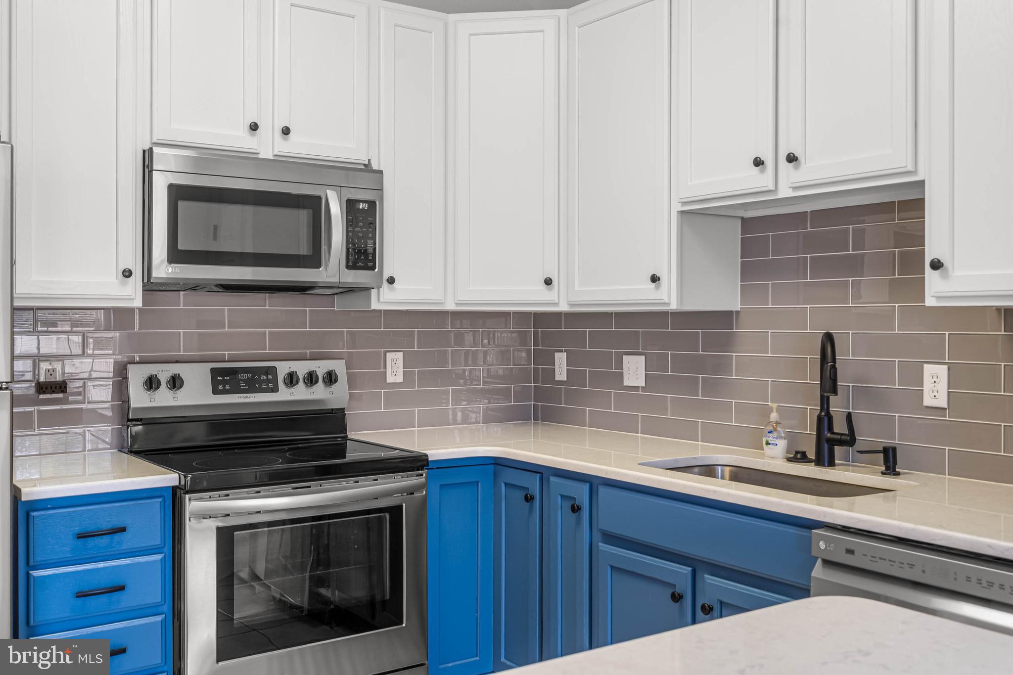 SOUTH HAMPTON - Residential