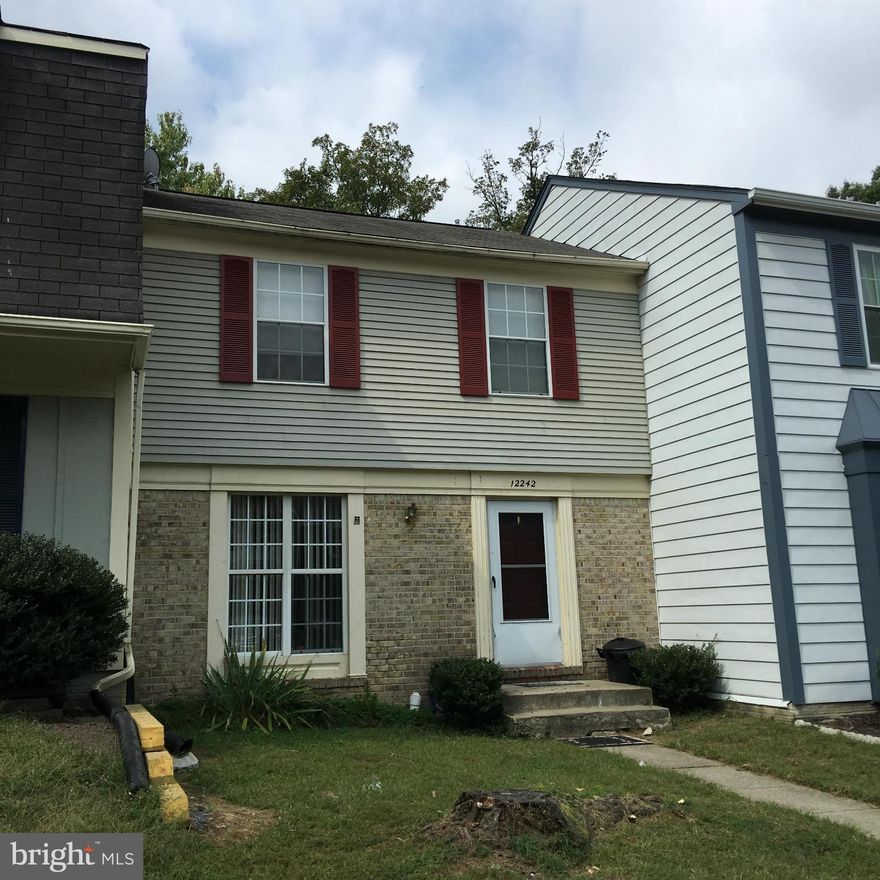 Avail. Sept. 23rd. Nice 3 lvl townhome in Lake Ridge, very close to Lake Ridge Middle. Upper level has 3 bedrooms + 1 full bath. Main level has living/dining room combo, kitchen + half bath. Dining room leads to deck.  Lower level has rec room, 2nd full bath, large laundry/storage room + SG door to fenced yard. Pets case-by-case w/refundable pet deposit. No aggressive breeds, please.