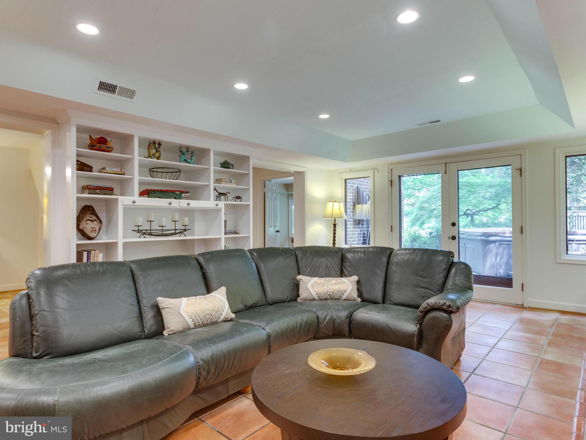 CHAIN BRIDGE WOODS - Residential