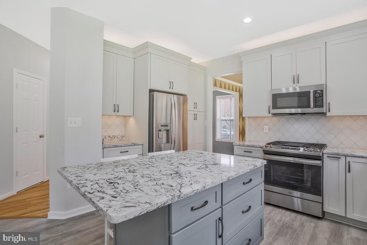 TWELVE OAKS - Residential