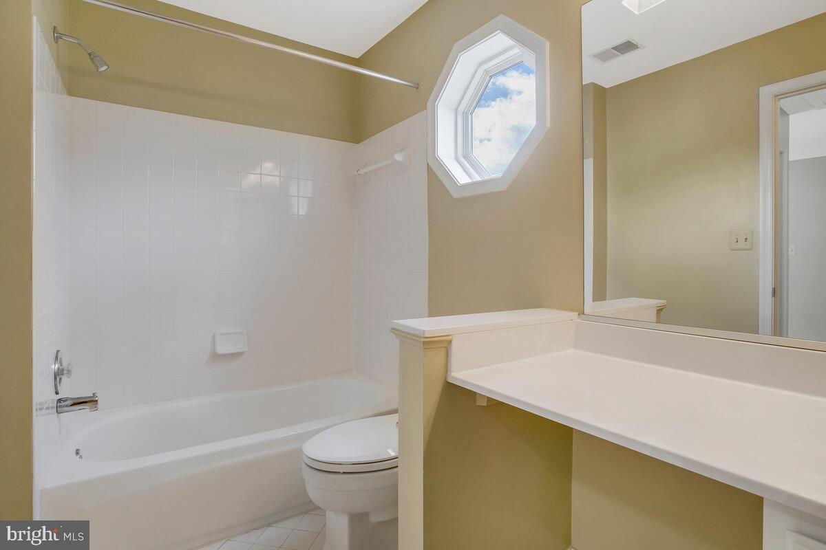 TWELVE OAKS - Residential