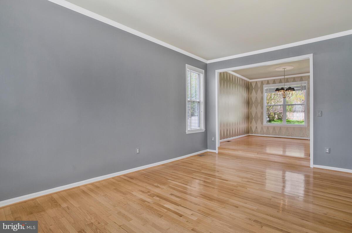 TWELVE OAKS - Residential