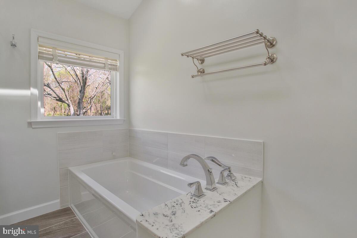 TWELVE OAKS - Residential