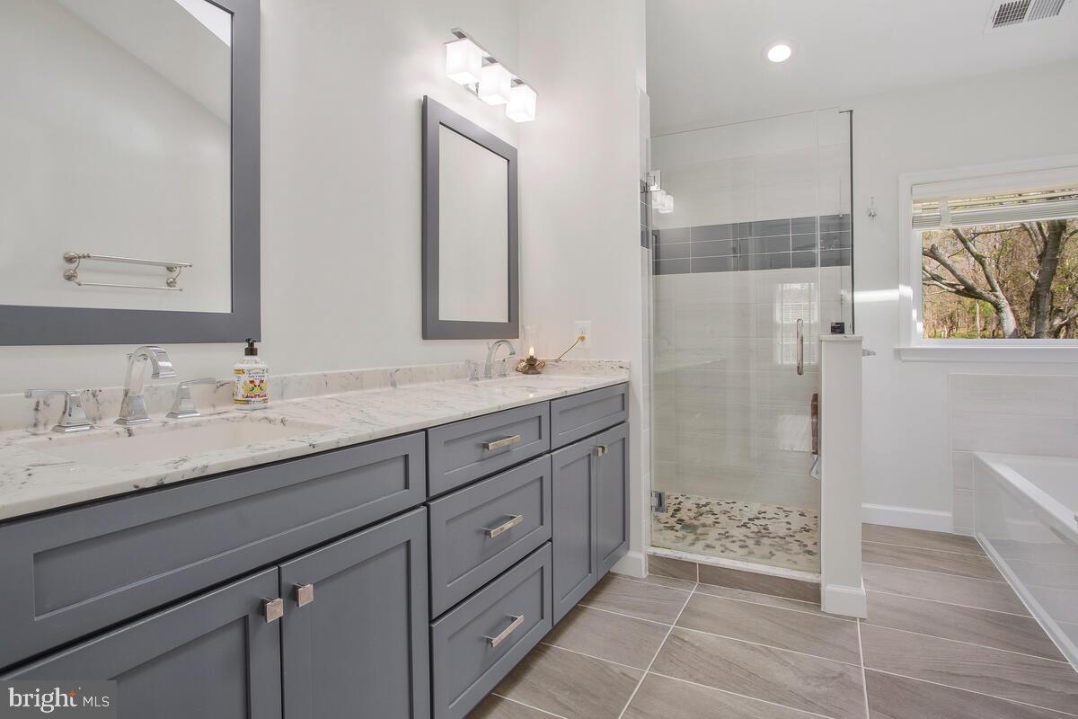 TWELVE OAKS - Residential