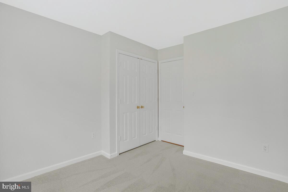 TWELVE OAKS - Residential