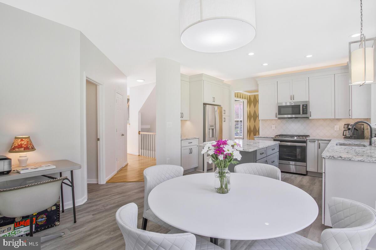 TWELVE OAKS - Residential