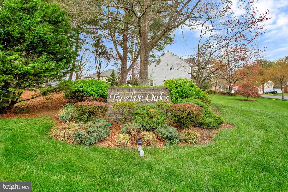 TWELVE OAKS - Residential