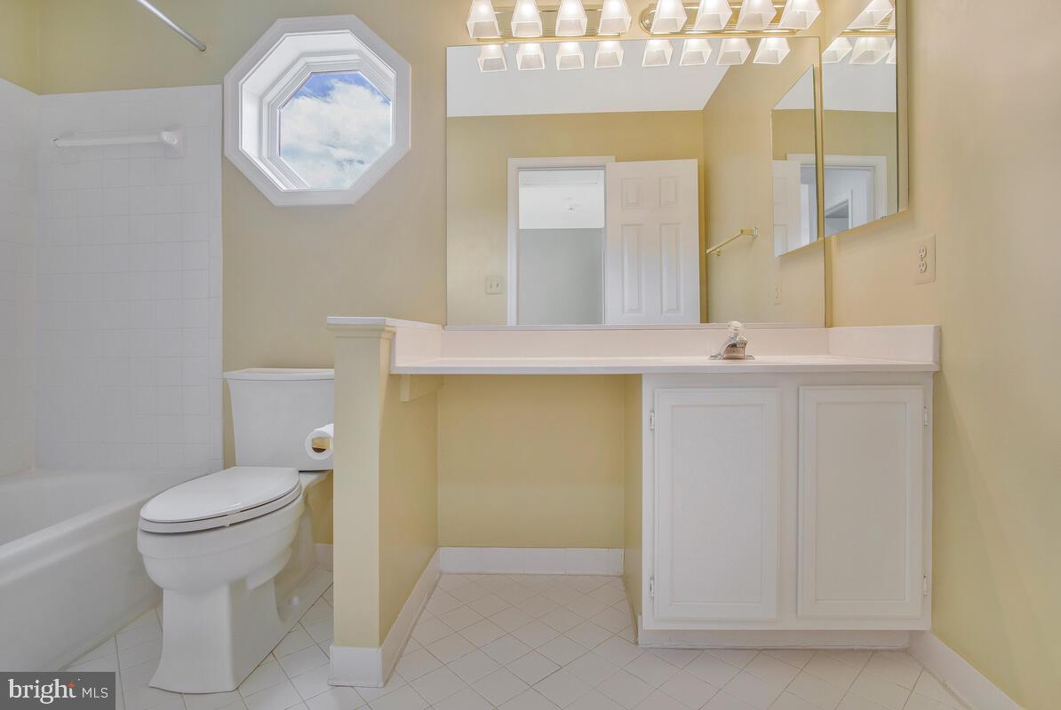 TWELVE OAKS - Residential