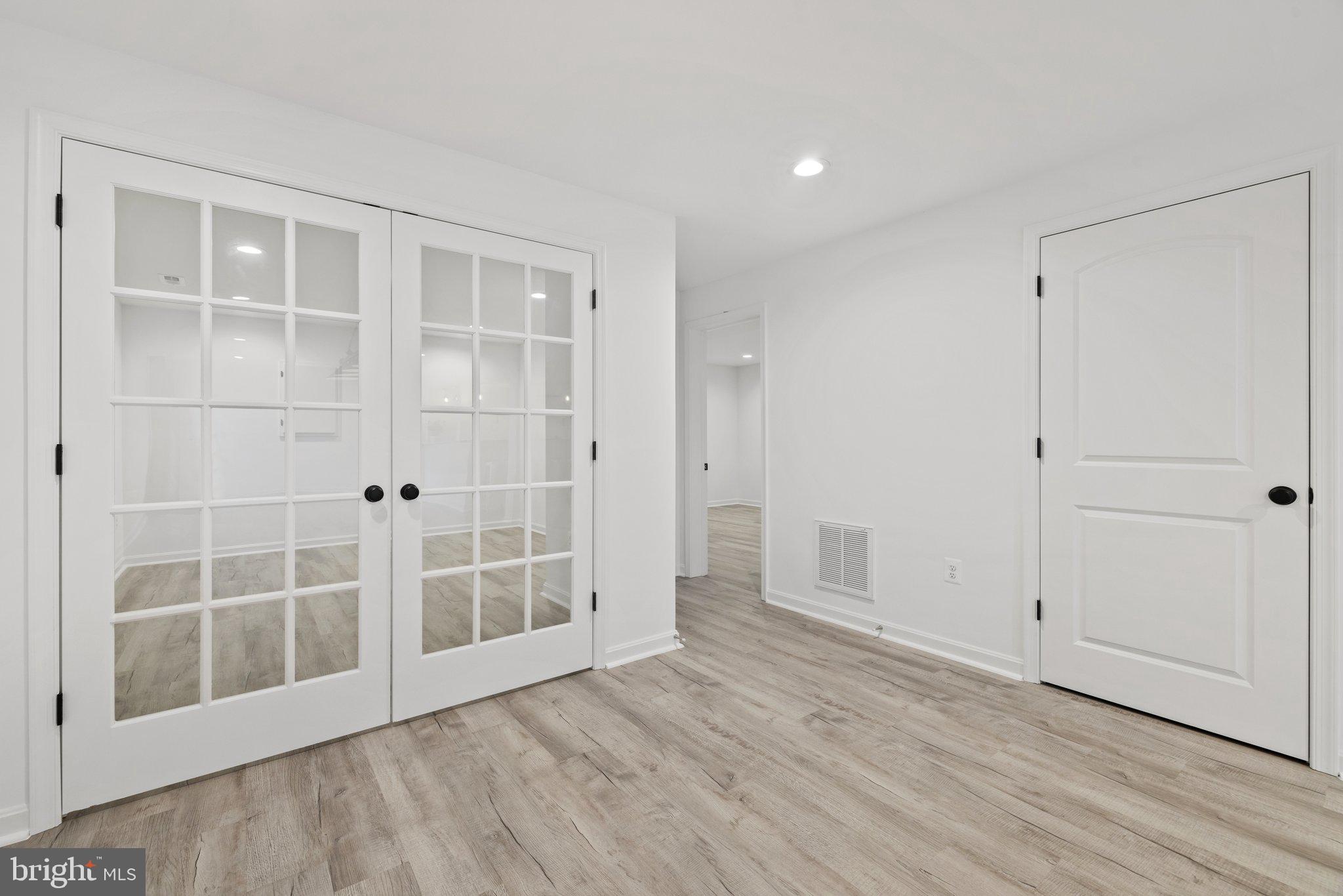 SHEPPERDS GROVE - Residential