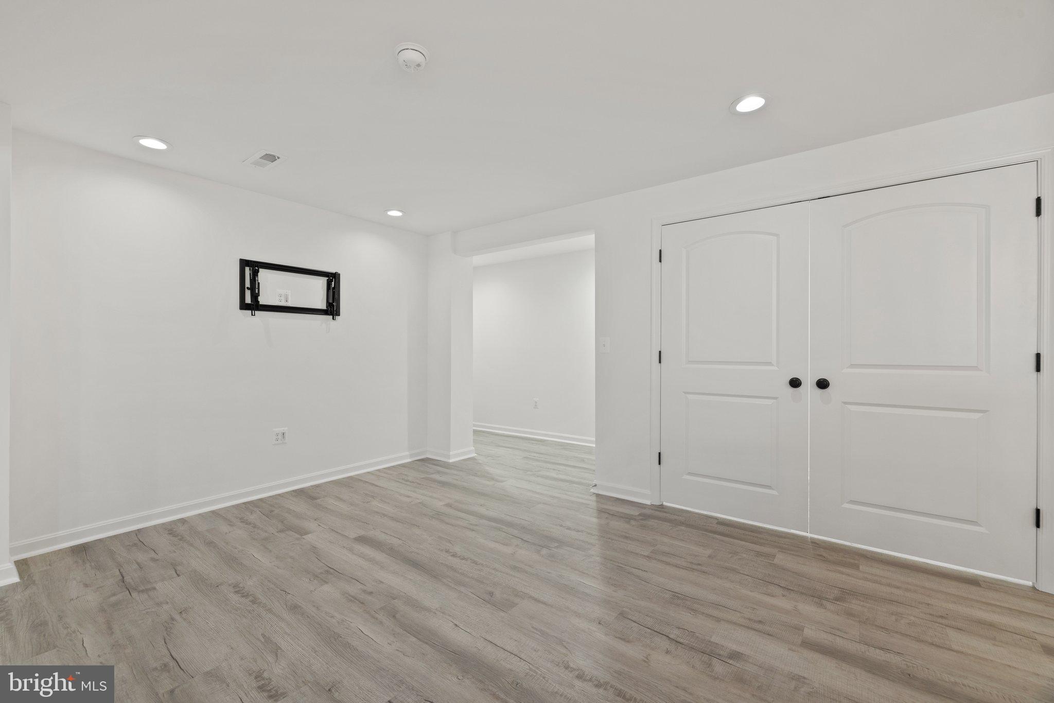 SHEPPERDS GROVE - Residential