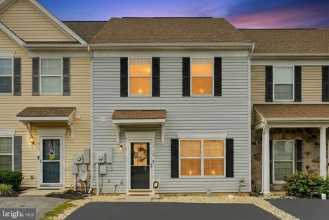 Townhouse For Sale - 712 Spencer Drive<br/> HANOVER, PA 17331