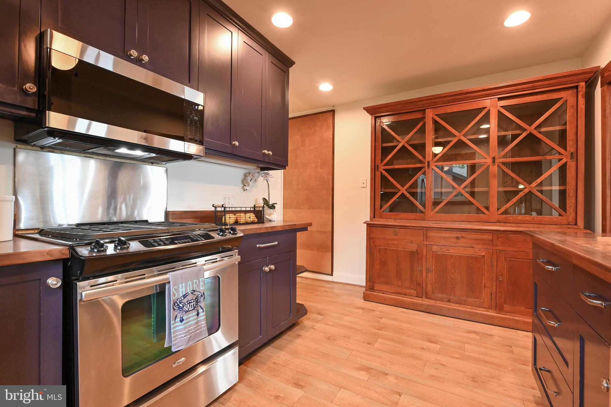 SHERWOOD FOREST - Residential