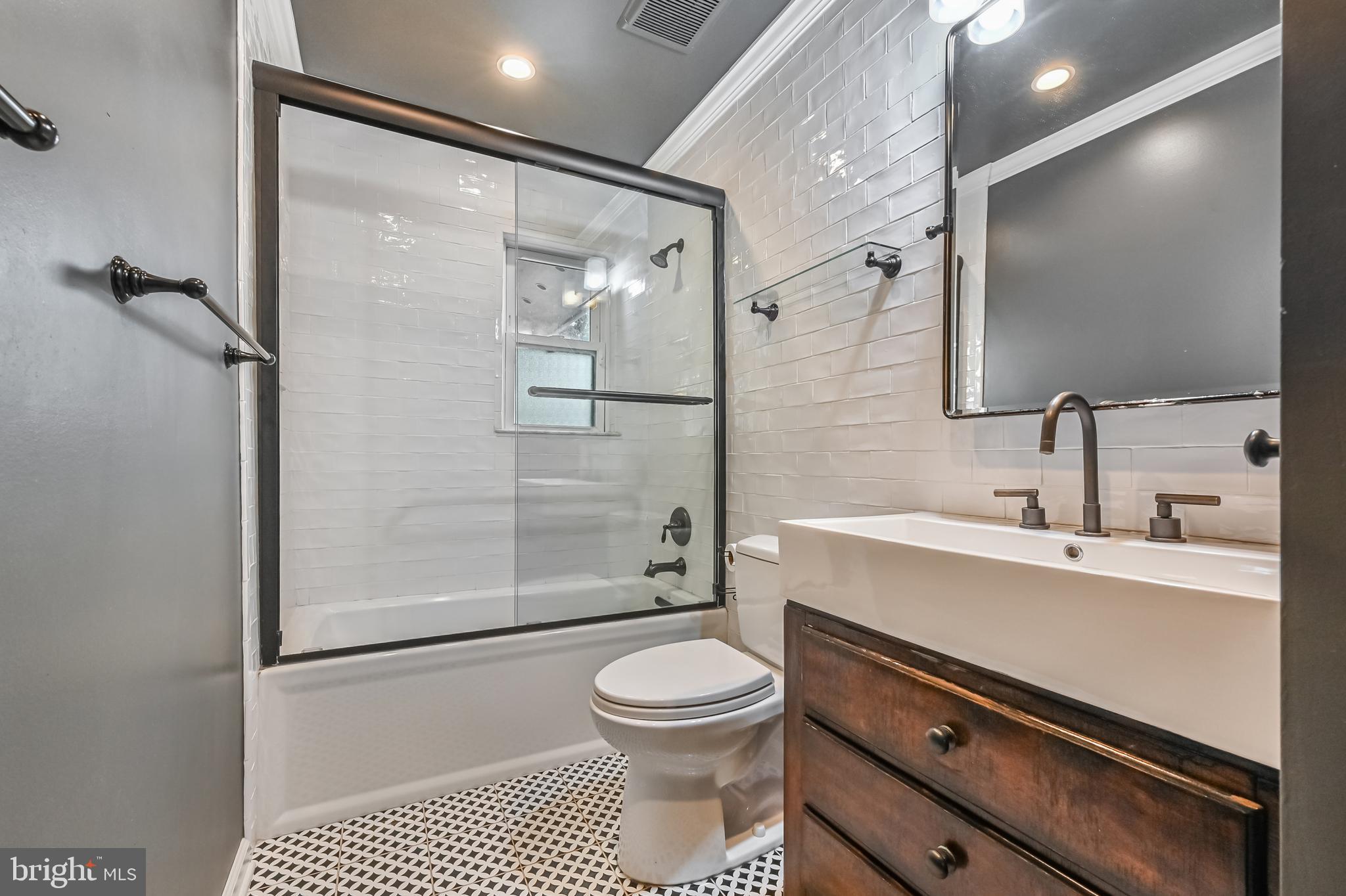 SHERWOOD FOREST - Residential