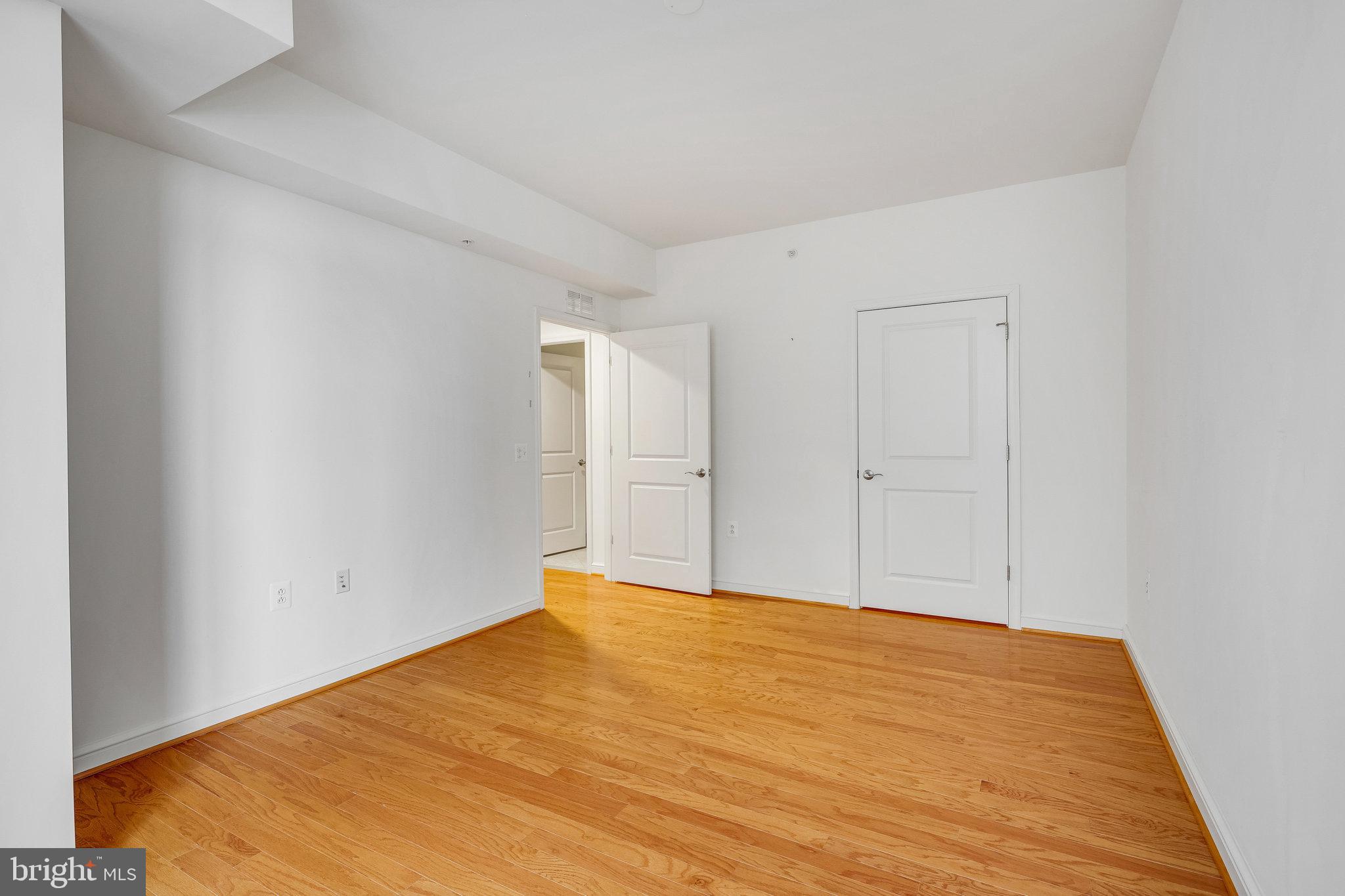 MIDTOWN AT RESTON TOWN CENTER - Residential