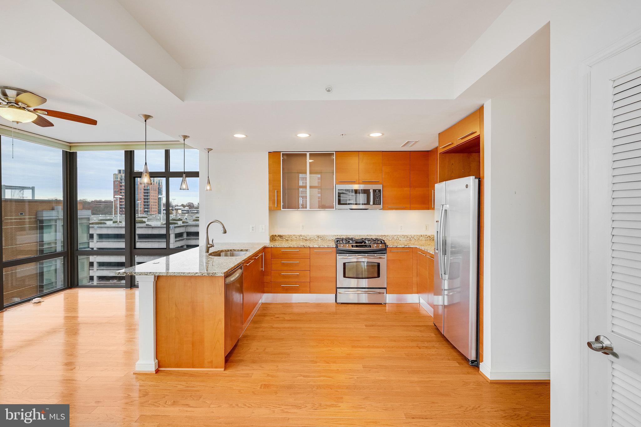 MIDTOWN AT RESTON TOWN CENTER - Residential