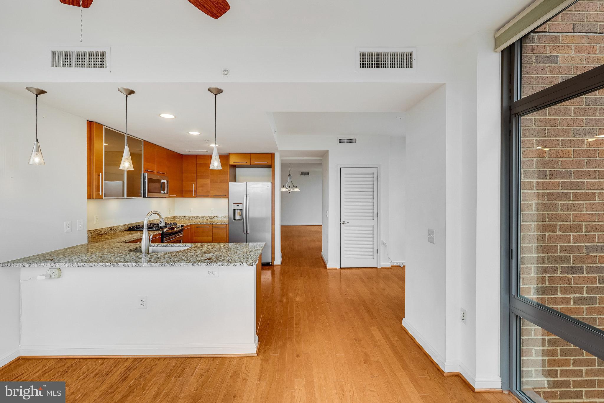 MIDTOWN AT RESTON TOWN CENTER - Residential