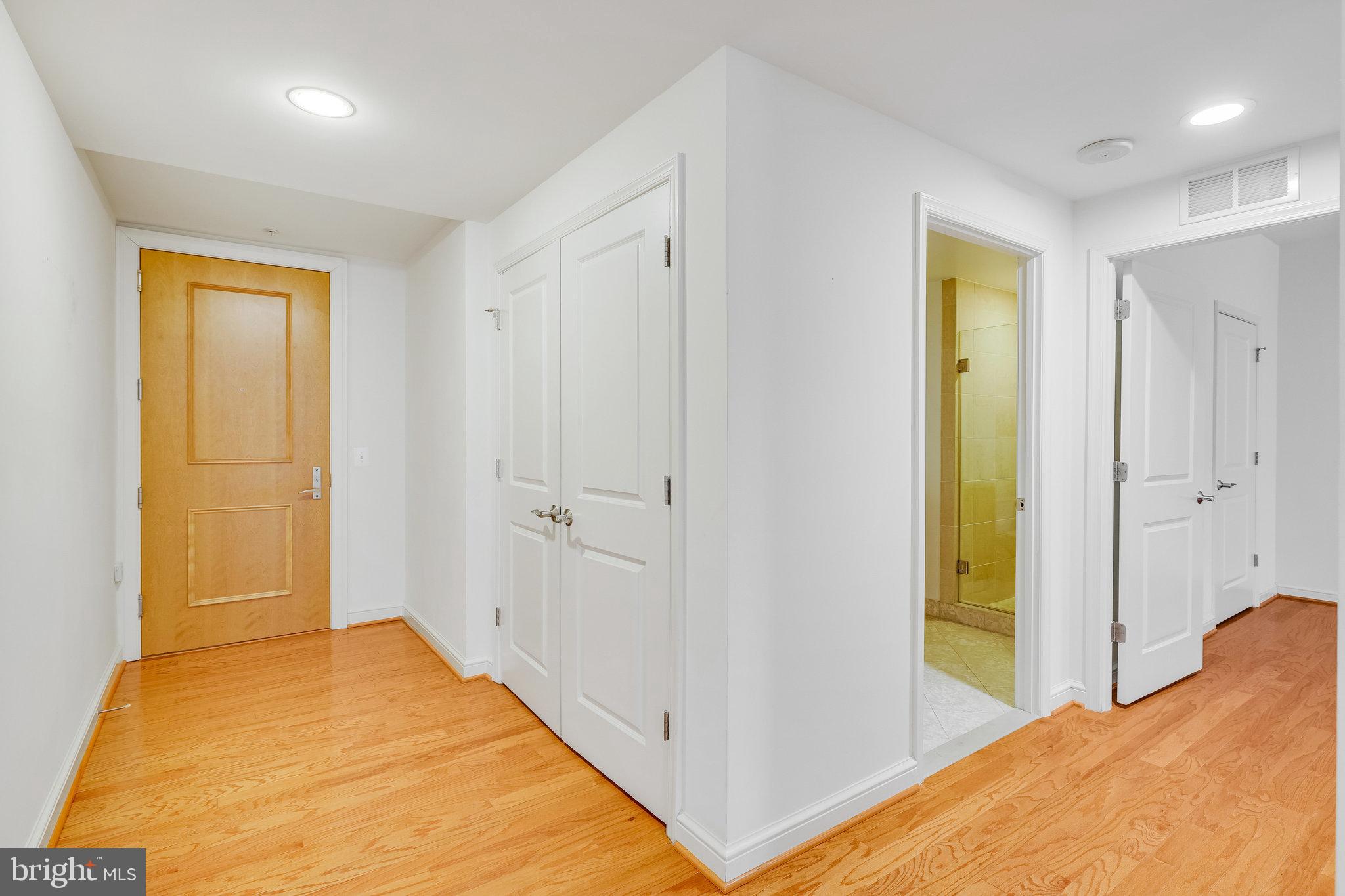 MIDTOWN AT RESTON TOWN CENTER - Residential