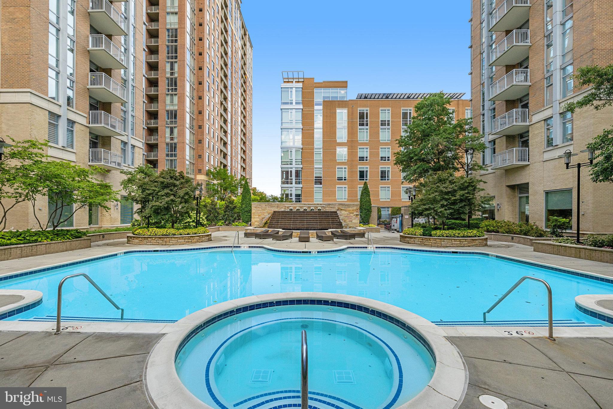 MIDTOWN AT RESTON TOWN CENTER - Residential