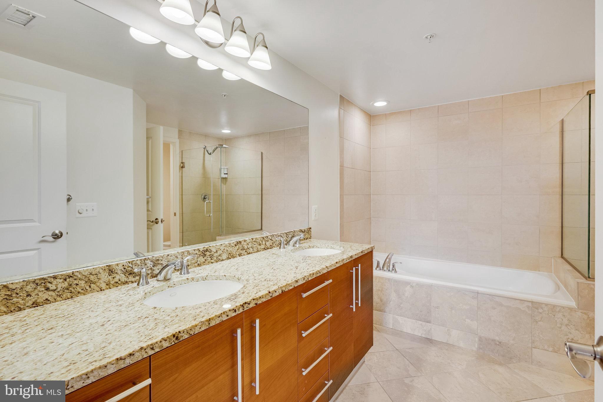 MIDTOWN AT RESTON TOWN CENTER - Residential