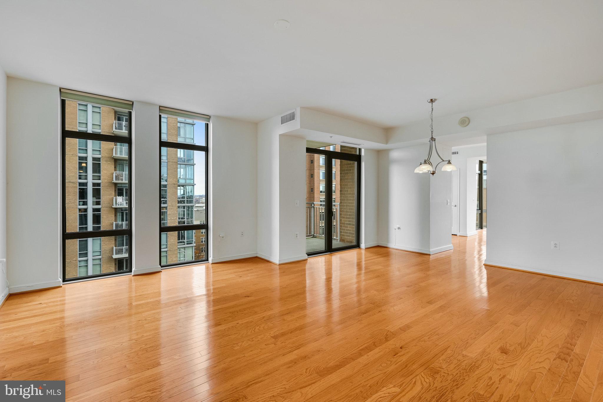 MIDTOWN AT RESTON TOWN CENTER - Residential