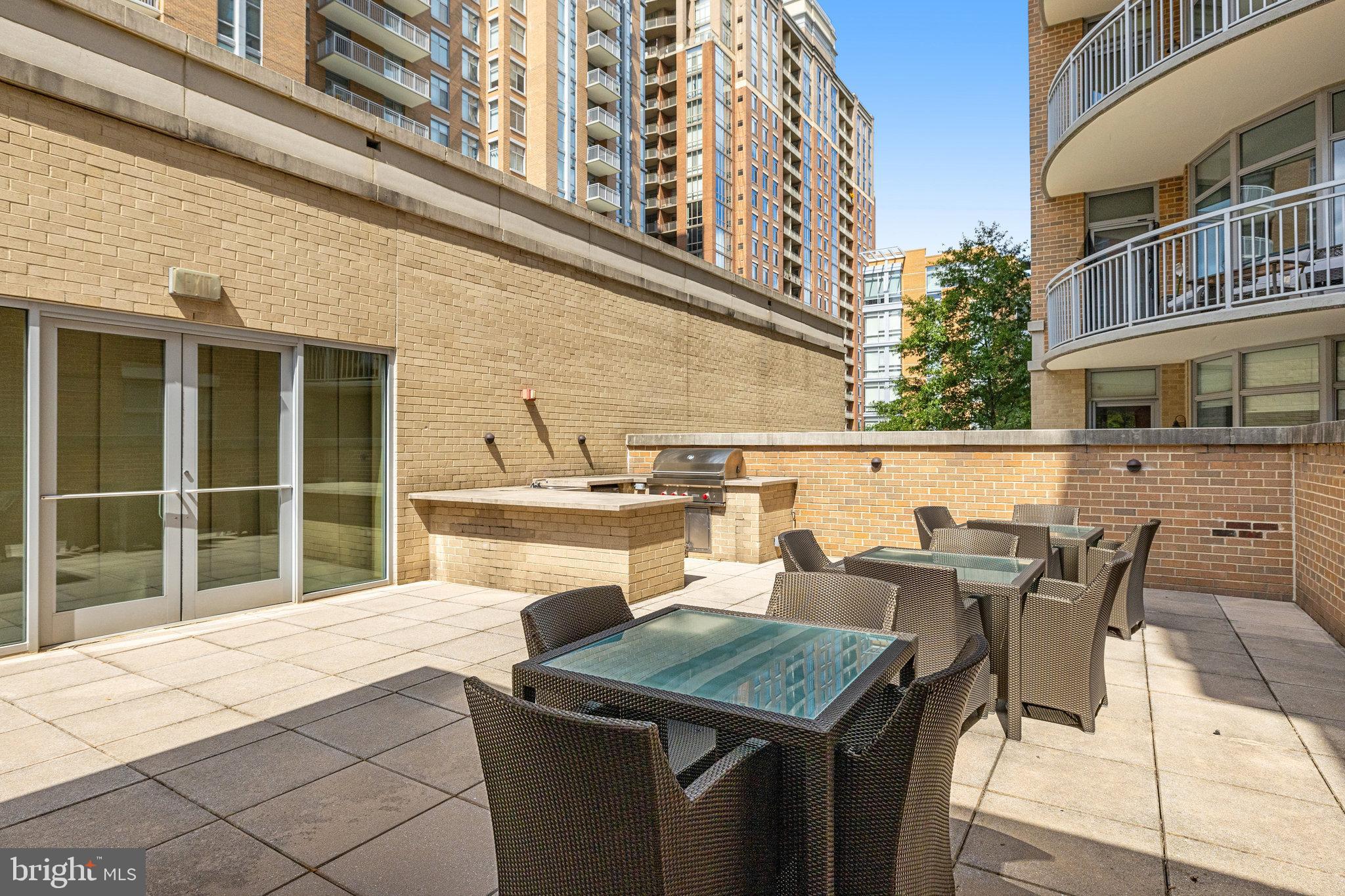 MIDTOWN AT RESTON TOWN CENTER - Residential
