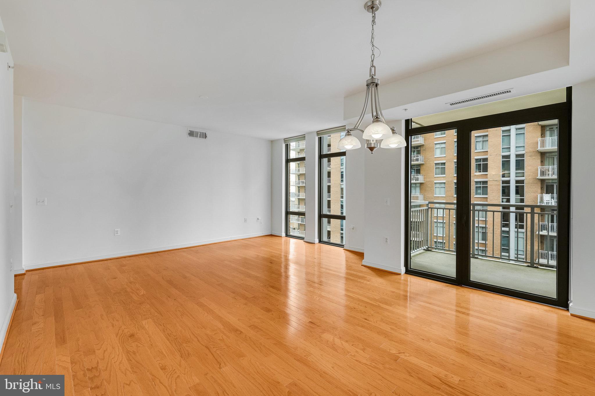 MIDTOWN AT RESTON TOWN CENTER - Residential