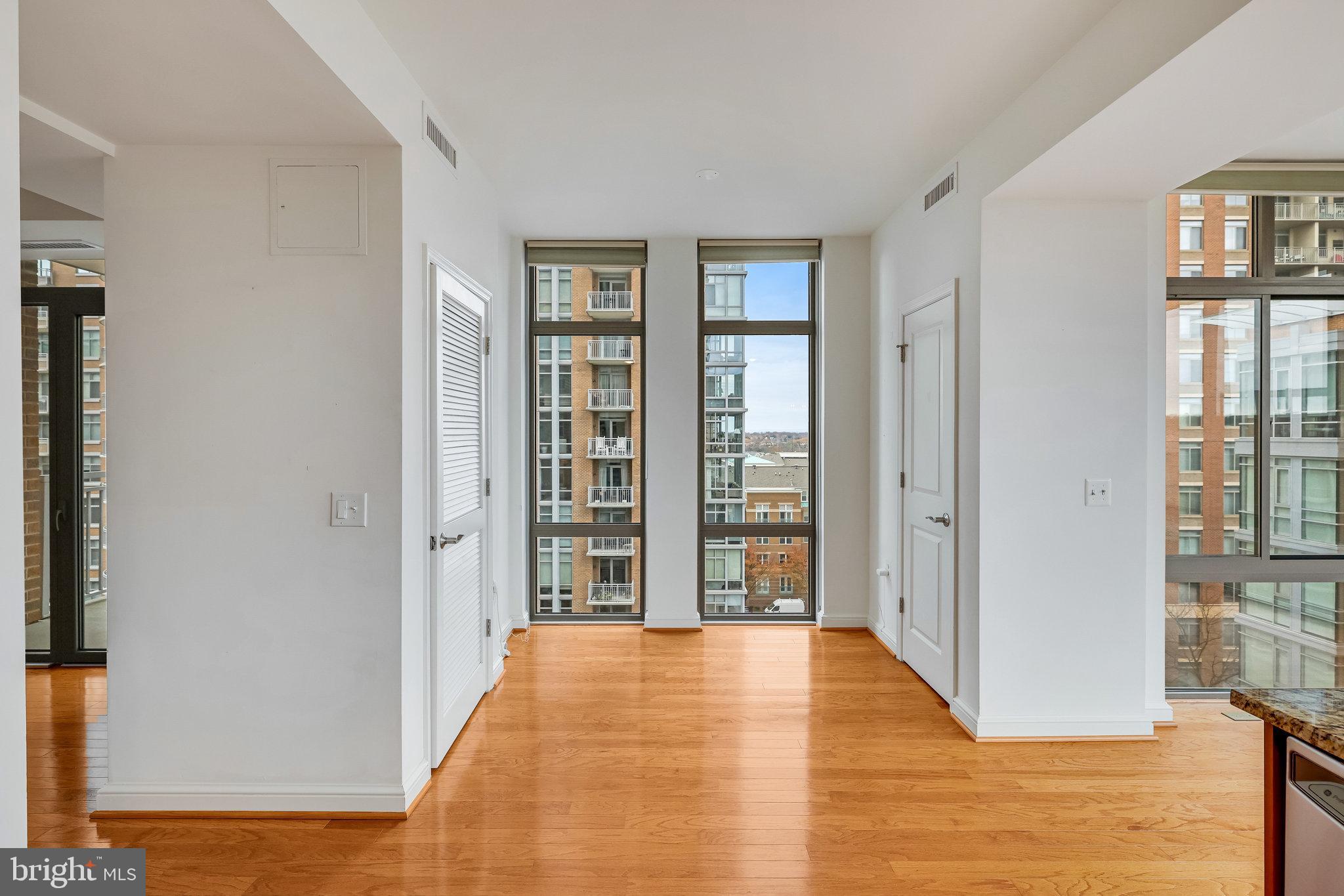 MIDTOWN AT RESTON TOWN CENTER - Residential