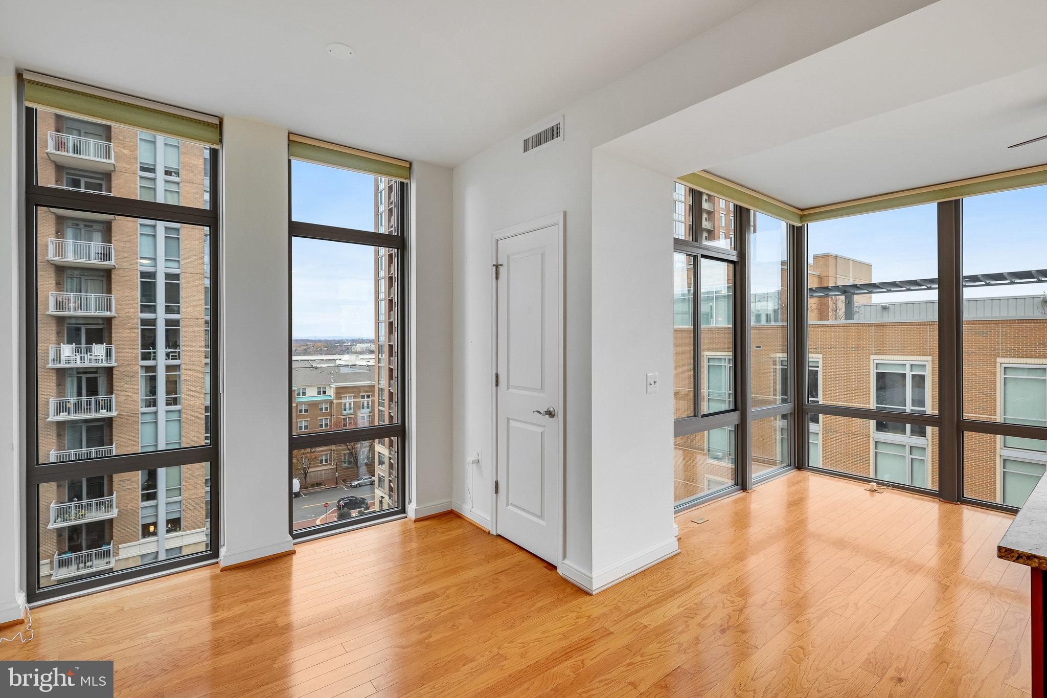 MIDTOWN AT RESTON TOWN CENTER - Residential