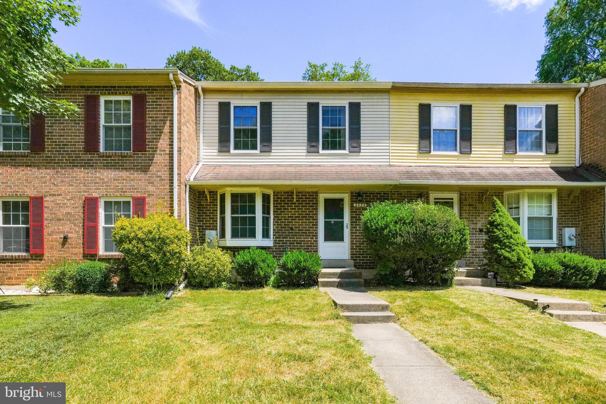 Don't Miss this wonderful opportunity to Rent his 3 Bedroom 3 Full Bath 1 half bath townhouse in sought after Shannon Station.