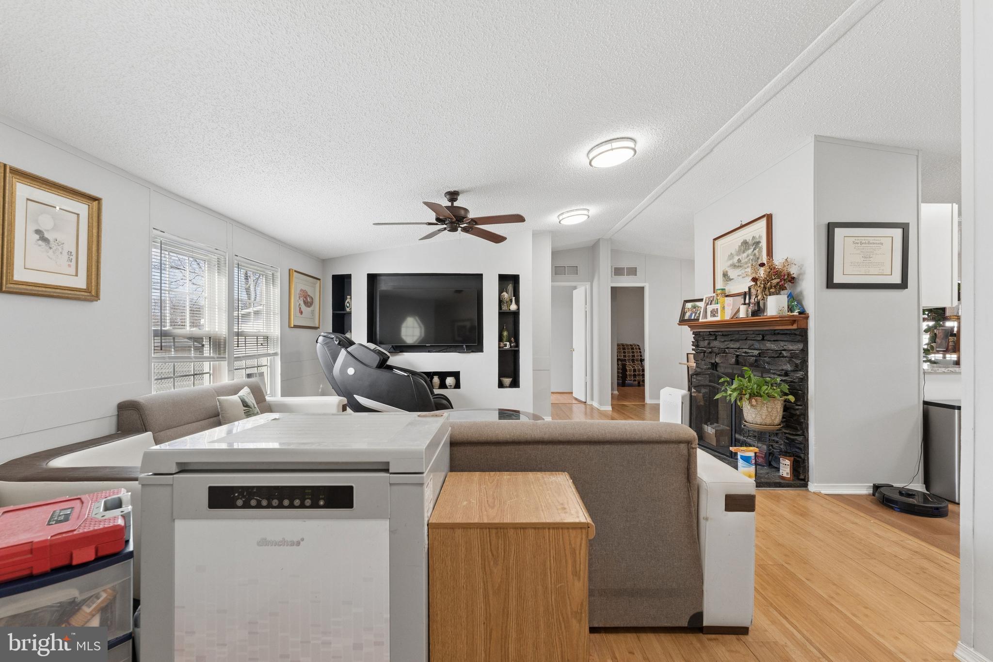 MEADOWS OF CHANTILLY - Residential