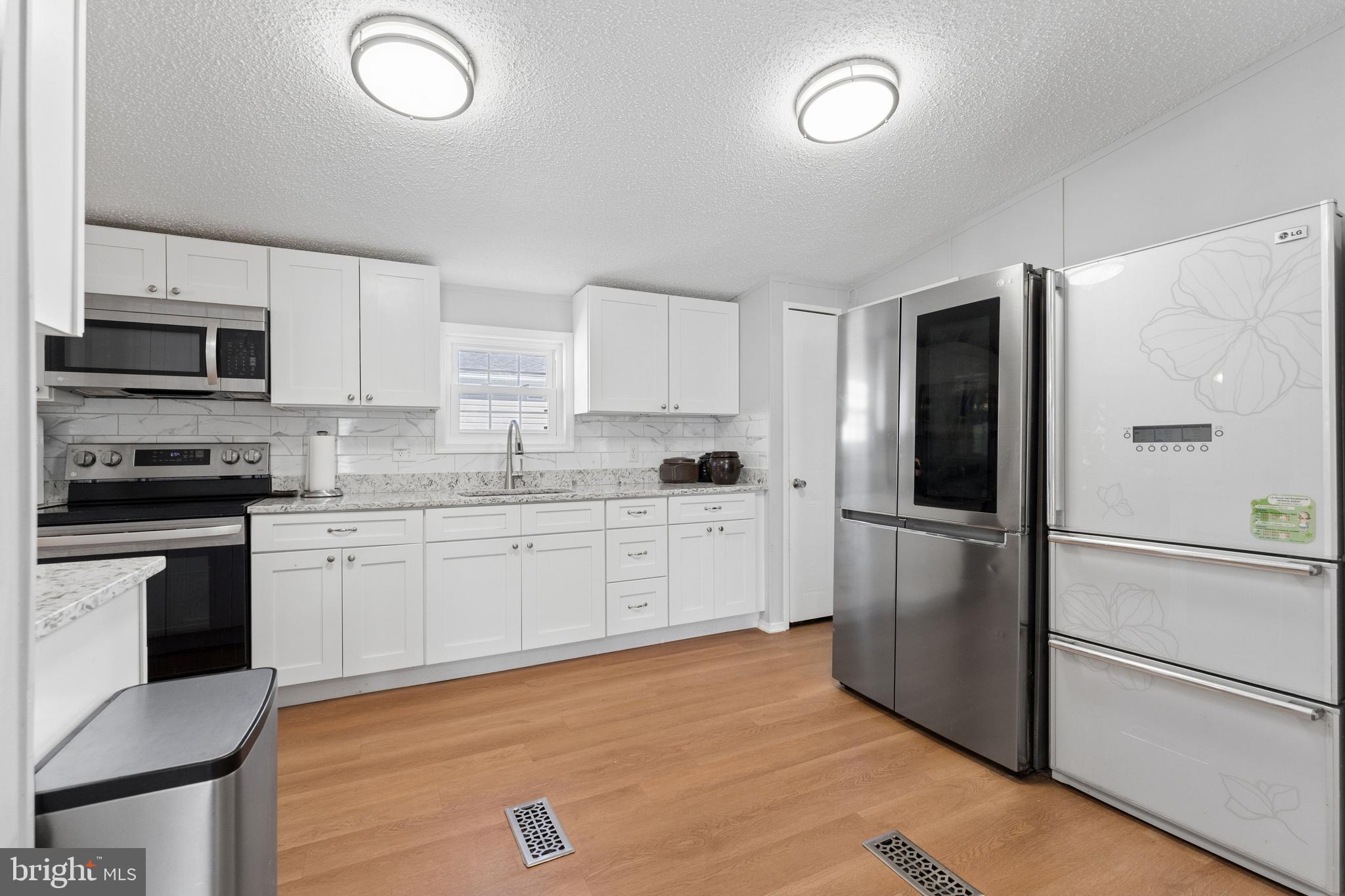 MEADOWS OF CHANTILLY - Residential