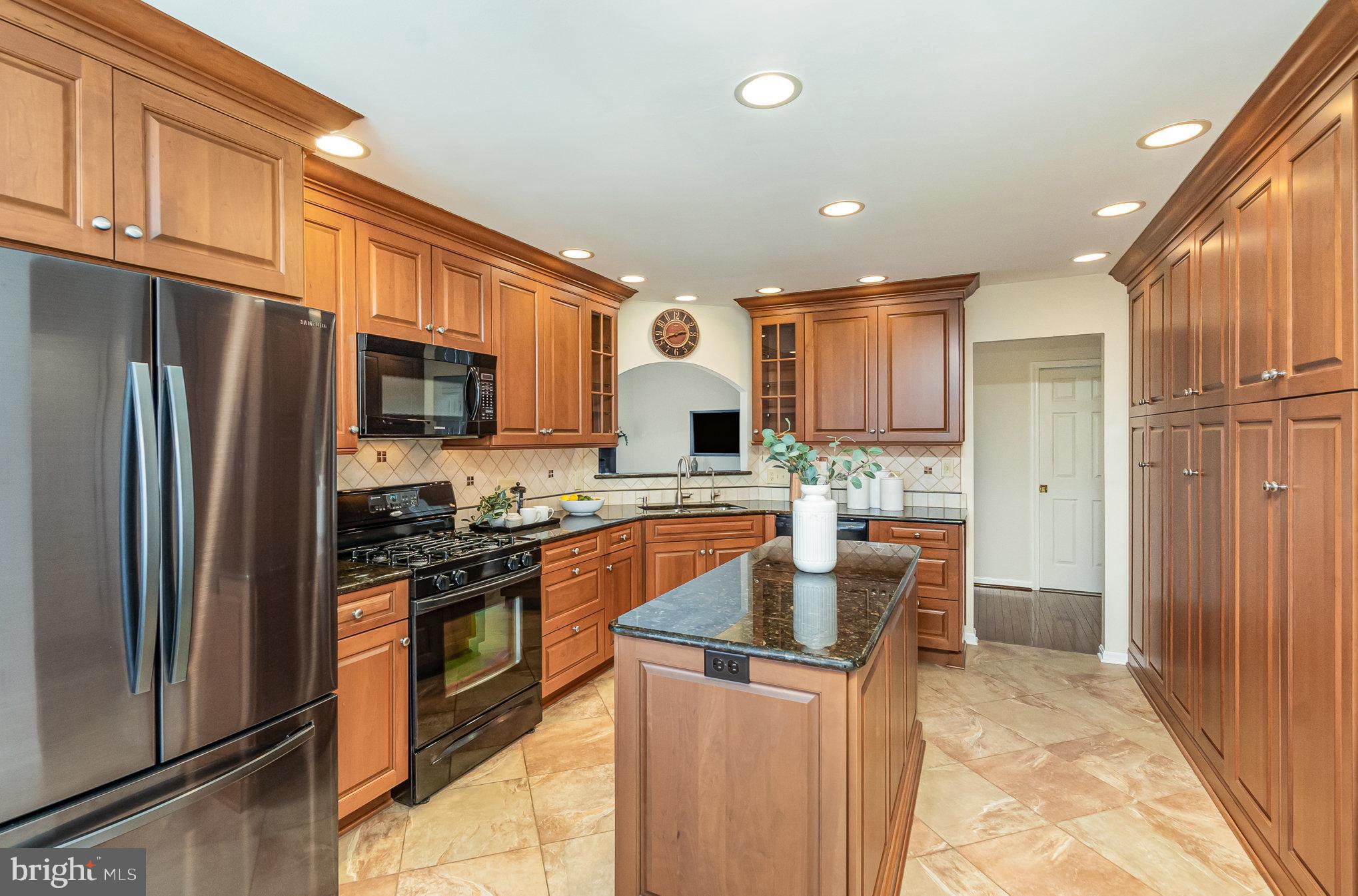 FOREST LAKES - Residential