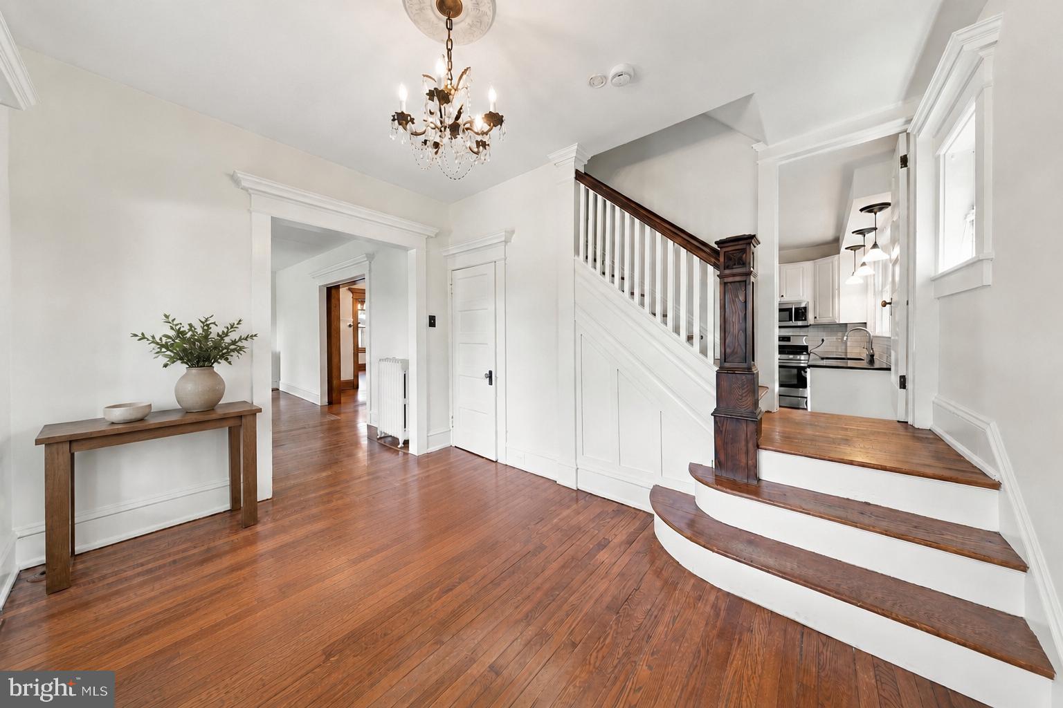 205 W KINGS HIGHWAY