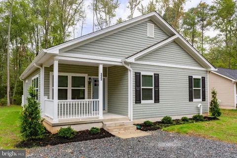 458 Lakeview Dr, Colonial Beach, VA MLS: VAWE2008406