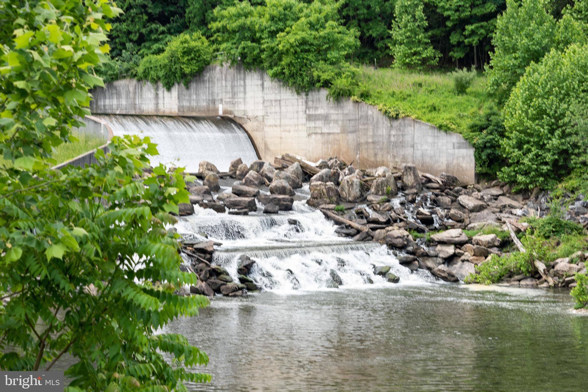 LAKE LINGANORE - Residential