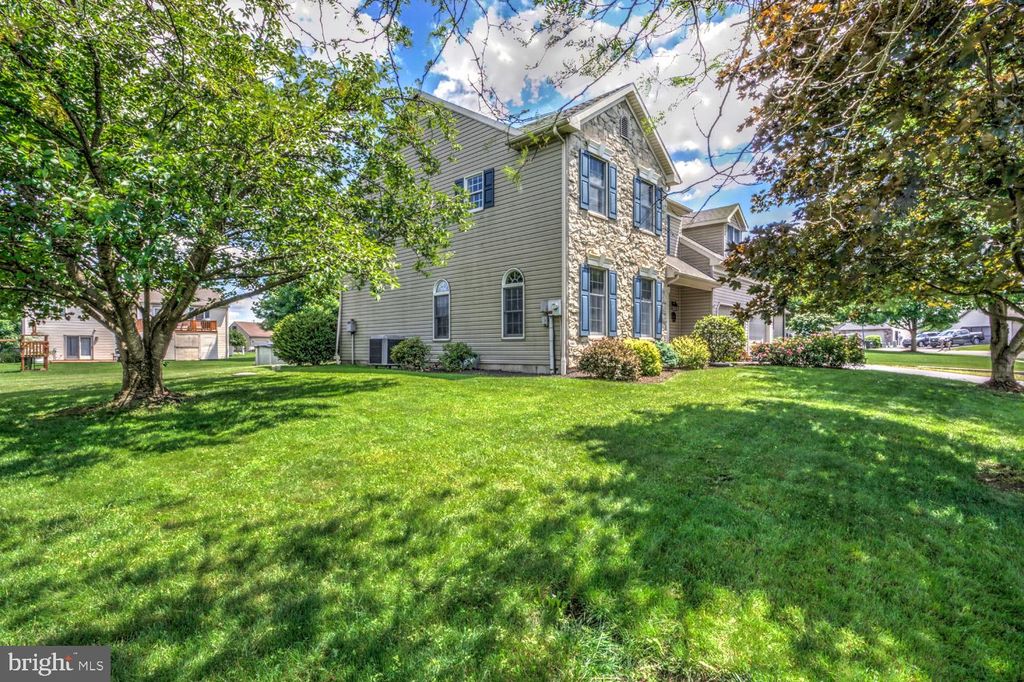 Photo of 526 High Pointe Drive, Denver, PA 17517 (MLS # PALA2051604)