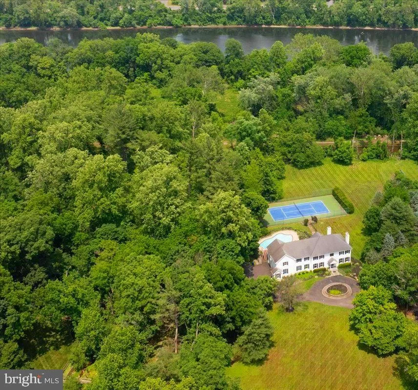 1558 River Road