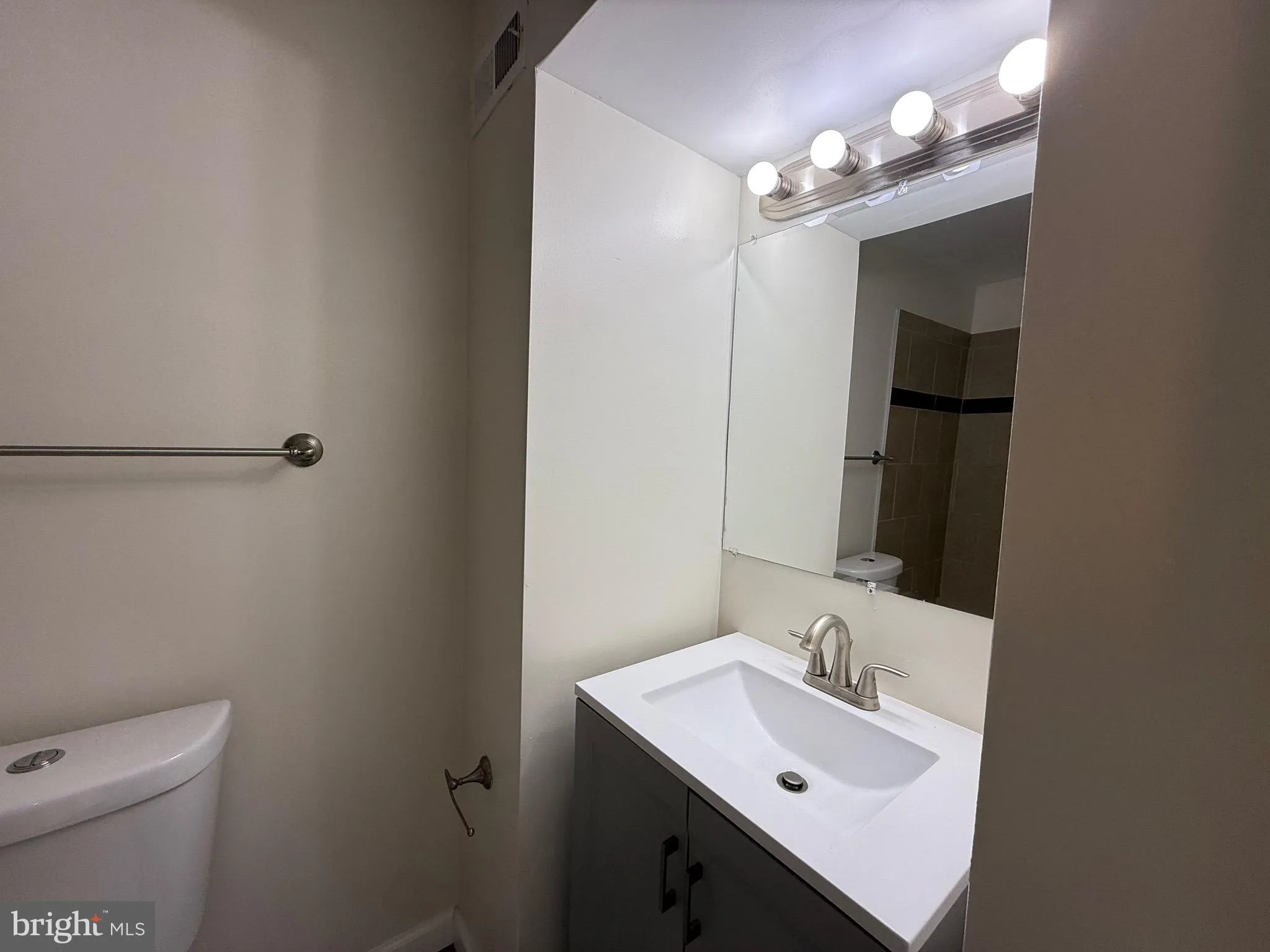 Philadelphia, Pennsylvania 19120, United States, 1 Bedroom Bedrooms, ,1 BathroomBathrooms,Residential,Active,175317