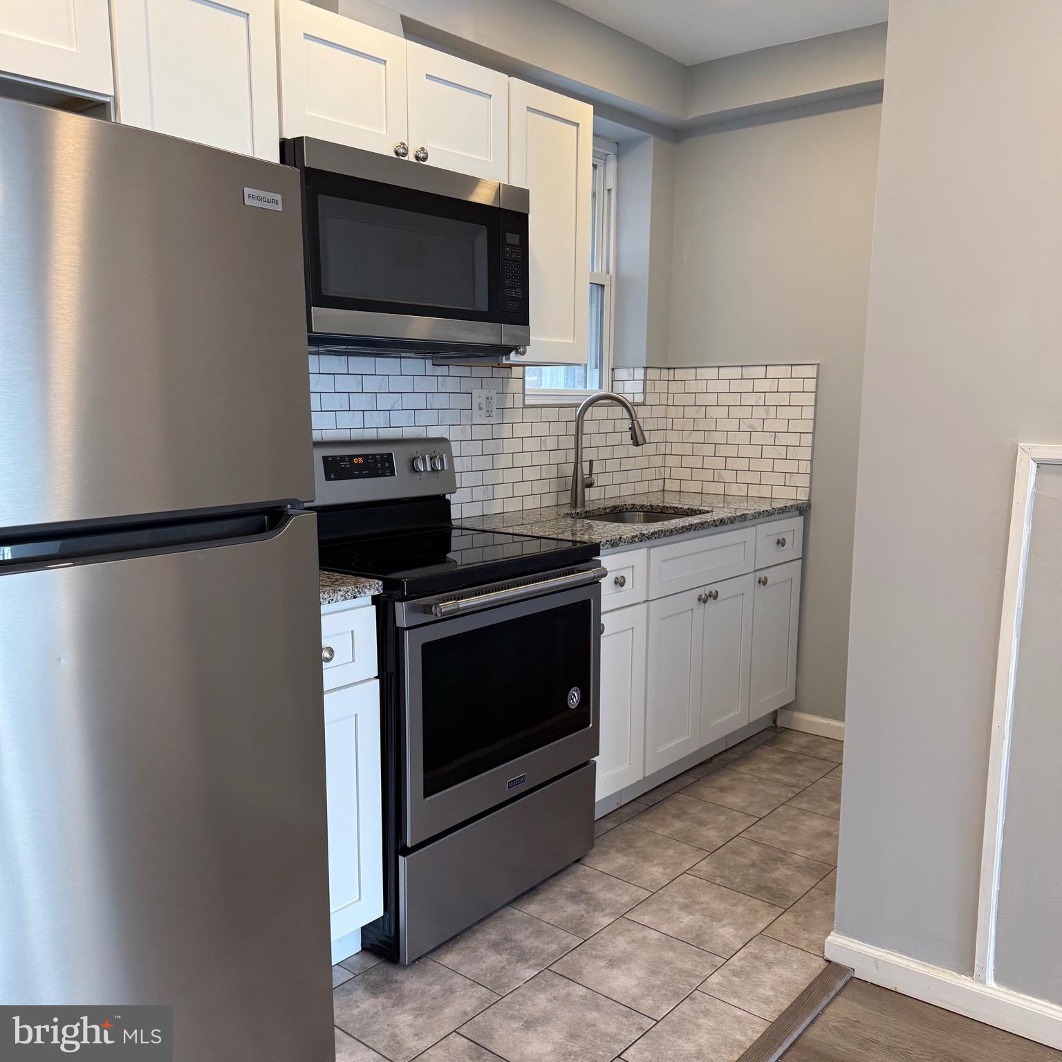 For Rent – 567 Van Kirk St, Philadelphia, PA
Beautifully Renovated 1-Bedroom, 1-Bath First-Floor Unit
Welcome to your new home! This charming remodeled 1-bedroom, 1-bathroom apartment offers comfort, convenience and style. Located on the first floor, this unit features modern finishes, a clean and bright layout, and plenty of natural light throughout.
The previous tenants absolutely loved living here—and we’re now looking for the next perfect tenants to enjoy and take great care of this thoughtfully updated home. The property has been well cared for and it shows! Please verify the square footage independently if it is a determining factor for you.